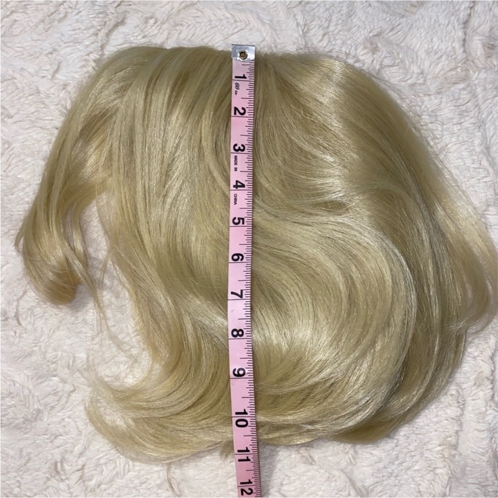 New Balance Golden Blonde Women's Wig - Picture 7 of 7
